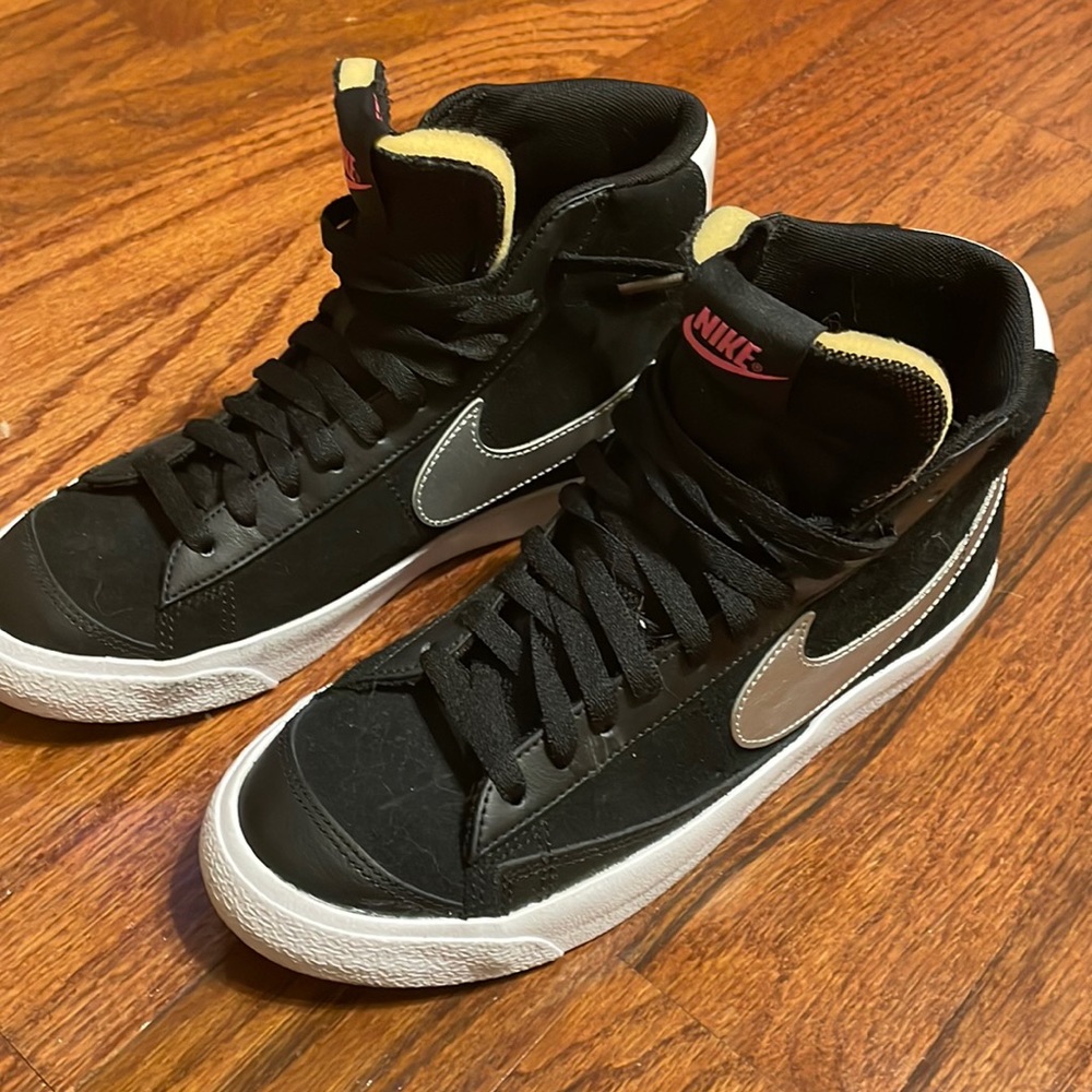 Nike Black High-Top Sneakers with White Sole and Pink Logo